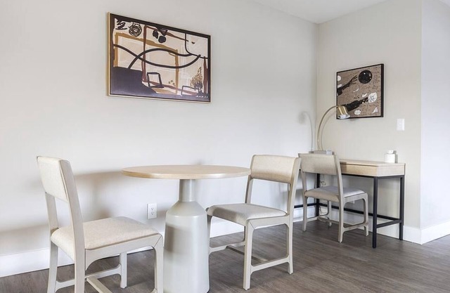 Landing at Arbor Haus - 1 Bedroom in Carpenter