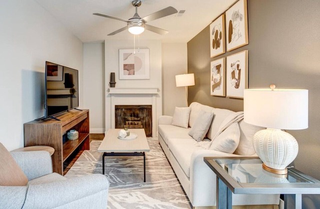 Landing at Clover Creek - 2 Bedrooms in Downtown Murray