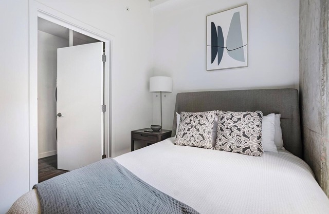 Landing at Madrone - 1 Bedroom in Central District