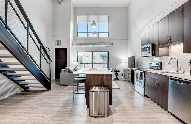 Landing at Oaks Union Depot - 1 Bedroom in Lowertown