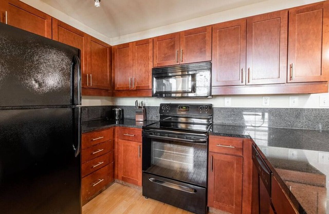 Landing at Perry Street Lofts - 2 Bedrooms in Petersburg