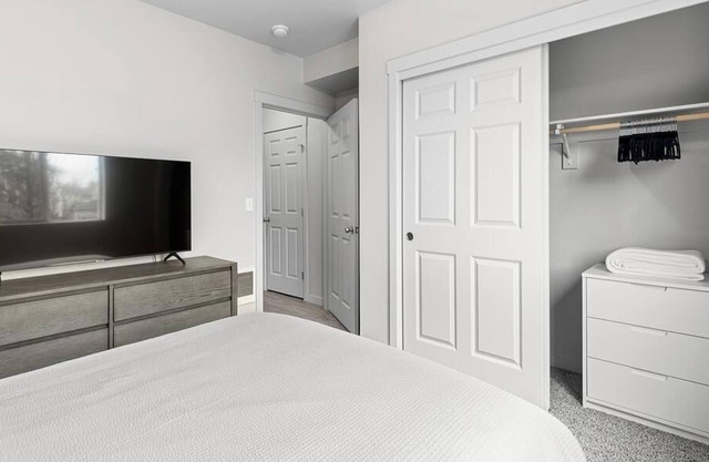 Landing at Rock Creek Commons - 2 Bedrooms in Orchards