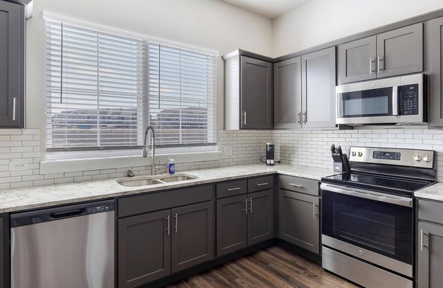 Landing at Stone Lake Townhomes - 3 Bedrooms in.