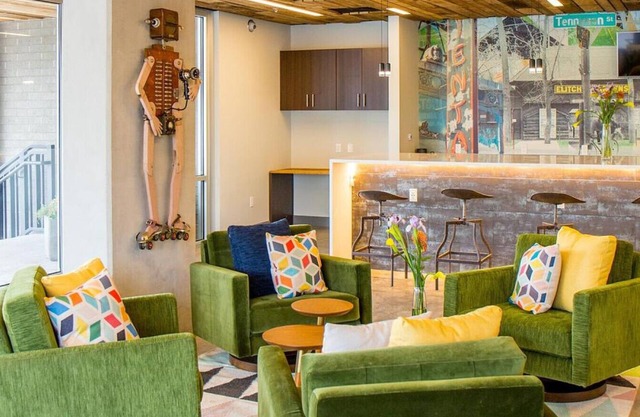 Landing at Tennyson Place - Studio in Northwest