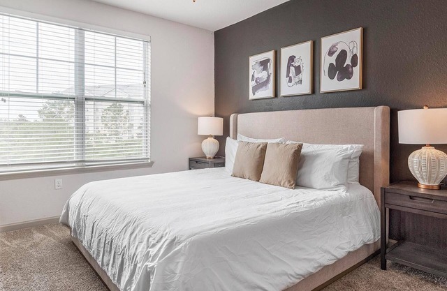 Landing at Vanguard - 2 Bedrooms in Newberry