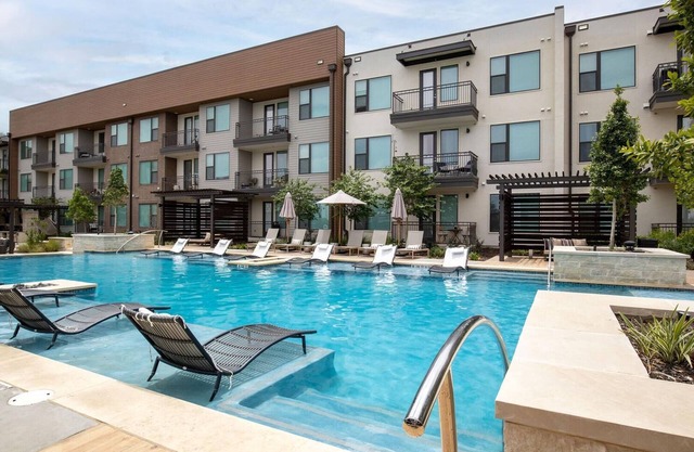 Landing | Beautiful 1BD, Gym, Pool