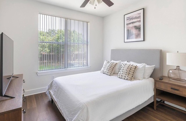 Landing | Beautiful 2BD, Courtyard, Clubhouse