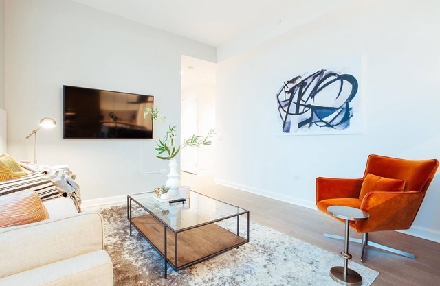 Landing | Beautiful 2BD, Pool, Gym