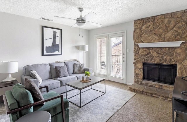 Landing | Beautiful 2BD, Pool, Courtyard