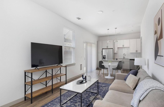 Landing | Chic 1BD, Clubhouse, Pool