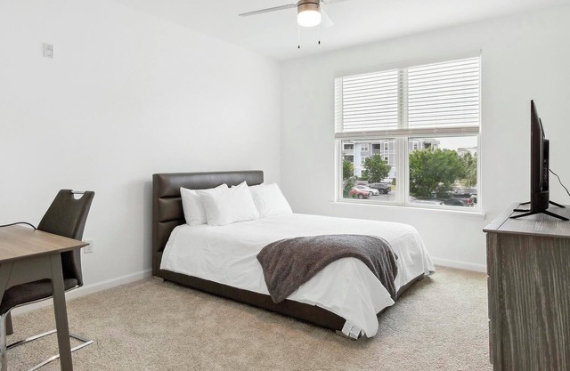 Landing | Chic 1BD, Pool, Clubhouse