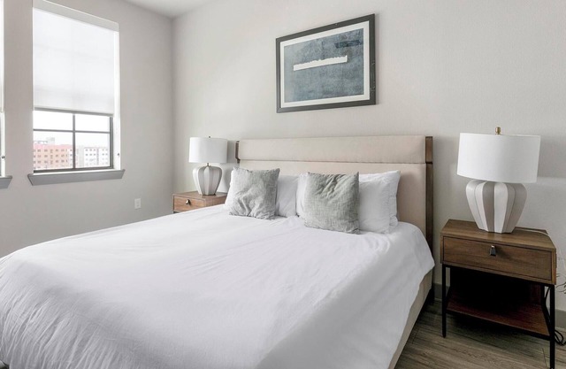 Landing | Chic 1BD, Rooftop Lounge, Pool