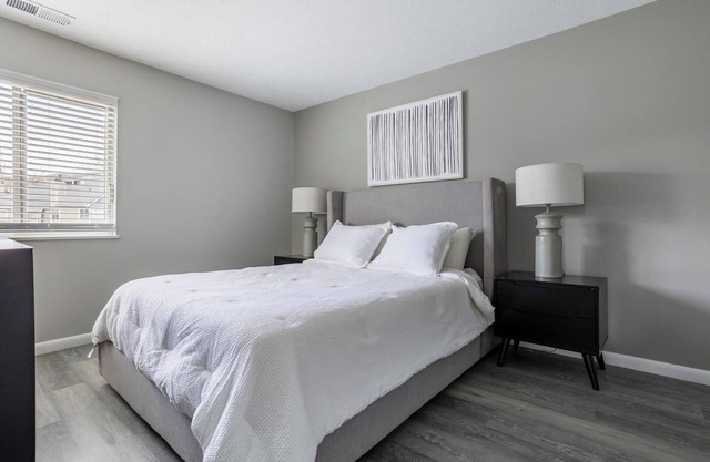 Landing | Chic 2BD, Clubhouse, Tennis Court