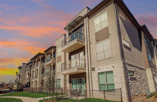Landing | Incredible 1BD, Pool, Gym