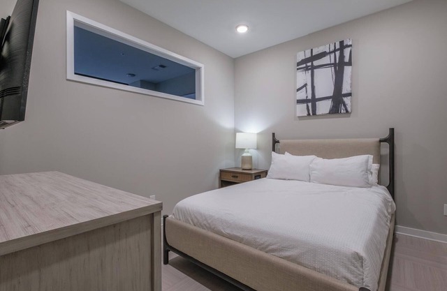 Landing | Modern 1BD in Fountain Heights