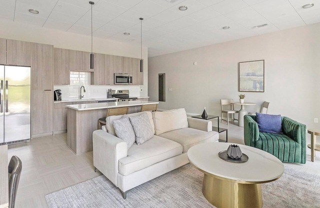 Landing | Modern 1BD in Fountain Heights