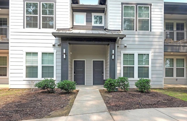 Landing | Modern 1BD, Pool, Gym