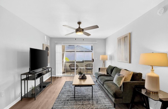 Landing | Modern 1BD, Pool, Gym