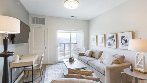 Landing - Modern Apartment with Amazing Amenities (ID8168X67)