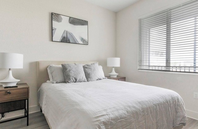 Landing | Spectacular 2BD, Pool, Gym