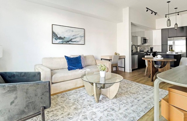 Landing | Stunning 1BD, Pool, Clubhouse