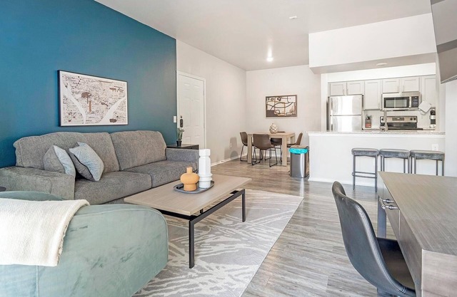 Landing | Stunning 2BD, Pool, Clubhouse