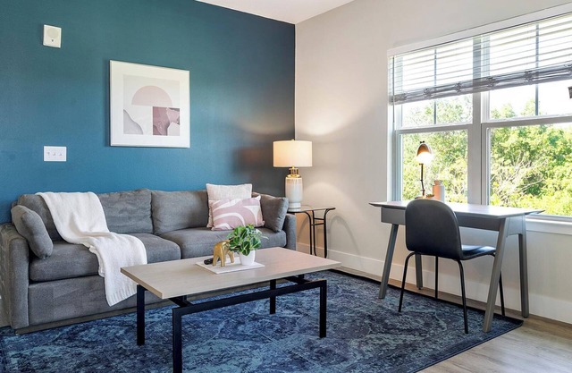 Landing | Stunning 2BD, Gym, Pool