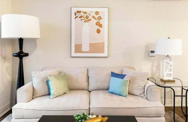 Landing | Stunning 3BD, Clubhouse, Gym