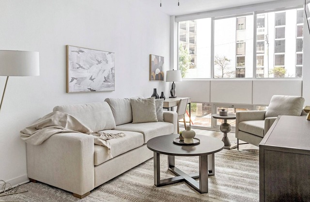 Landing | Stylish 1BD, Gym, Rooftop Lounge