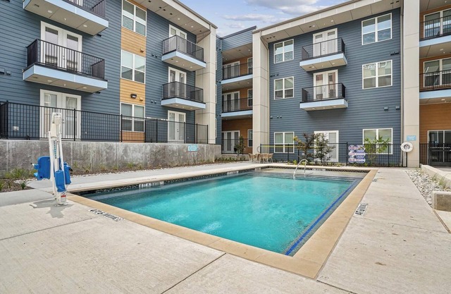 Landing | Stylish 2BD, Pool, Clubhouse