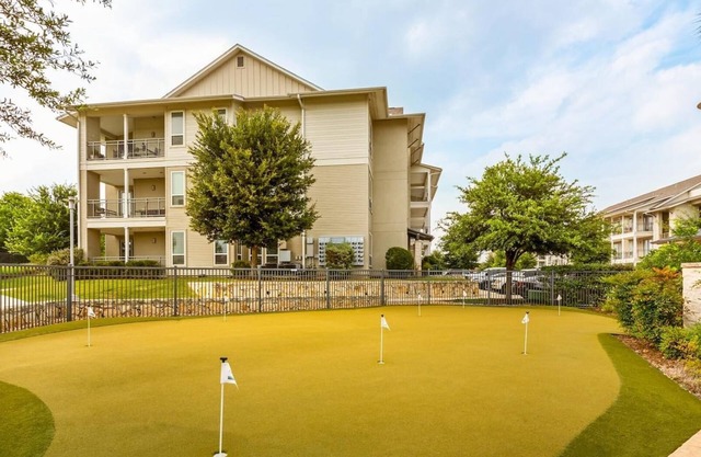 Landing | Stylish 2BD, Pool, Clubhouse