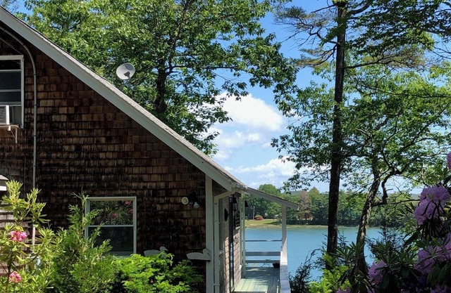 Lange Cottage - Waterfront Cottage!