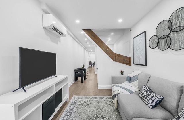 Lappin Cozy Suite ! Easy connect to anywhere in Toronto