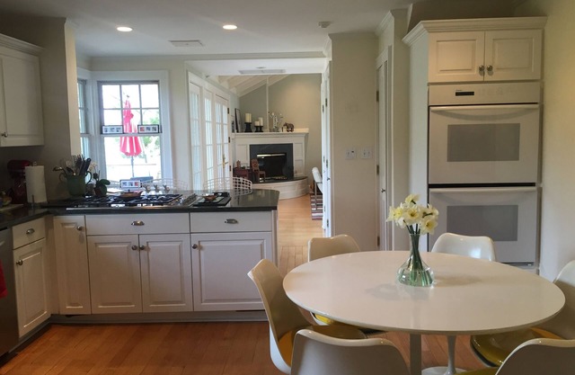 Larchmont Manor: Walking Distance To Train, Town and Schools 30 Minutes from NYC