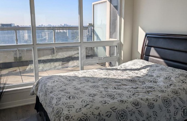 LARGE 1 bedroom condo great building