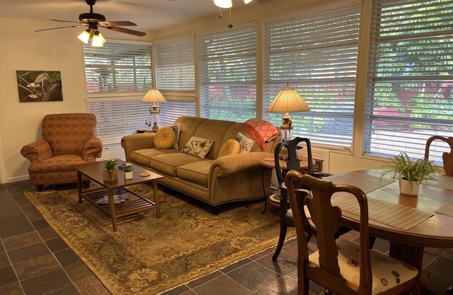Large 1 BR apt. - just a 12-minute walk to Groceries, Downtown, Food & Shops!