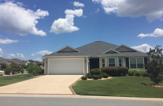 Large 2 Bdrm & Den Designer home w/Golf Cart & WiFi!
