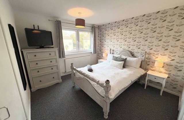 Large 2-BR | City Home | Free Parking | Sleeps 6