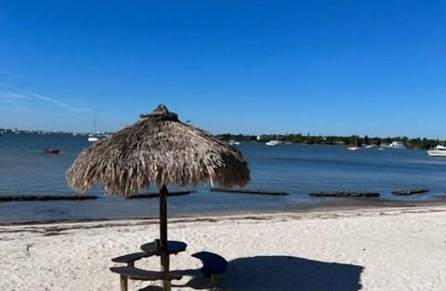 Large 2 BR Condo in Bermuda Bay, St. Petersburg by RedAwning