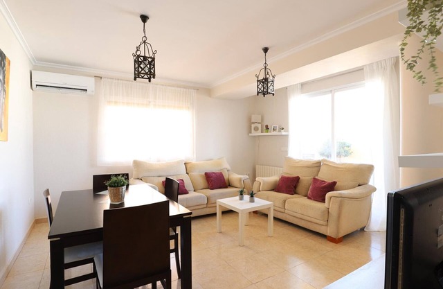 Large 3-bedroom apartment, big terrace, air conditioning, 600m from the beach