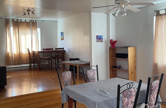 large 3 bedroom apartment, next to metro station, 10 minutes to downtown
