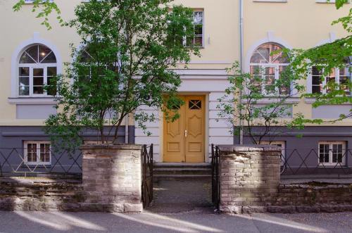 Large 3-room apartment in a historic house