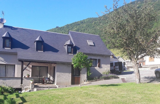 Large 4* listed house near Saint Lary Soulan .180 m2 .ideally located.