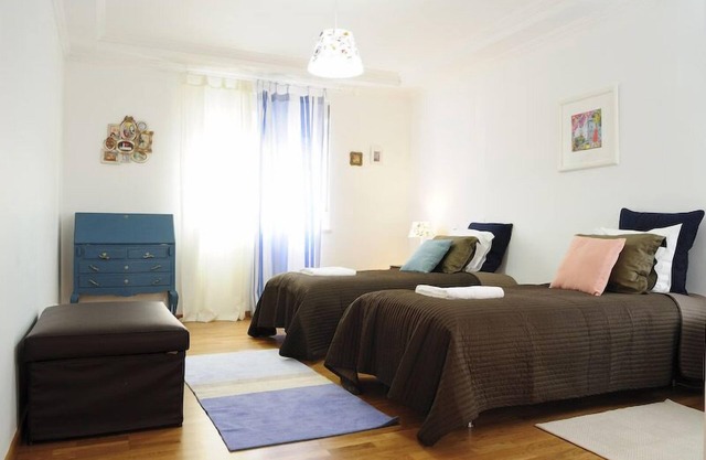 Large 5 Bedroom Apartment with Jacuzzi