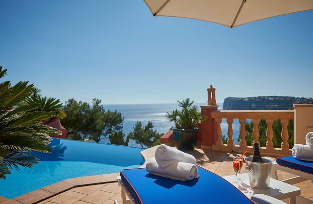 Large accommodation on Mallorca with pool and sea views (Villa PEKA)