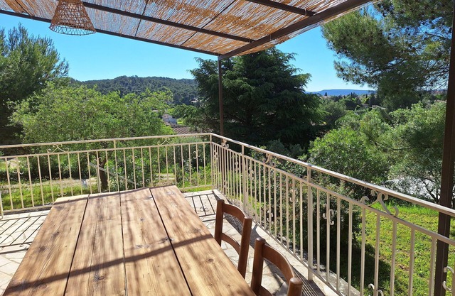 Large air-conditioned villa on the outskirts of Beaucaire.