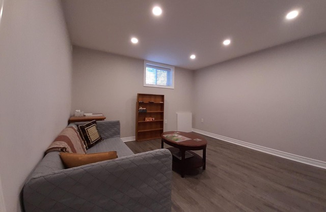 Large Apartment with Own Entrance in a Bungalow