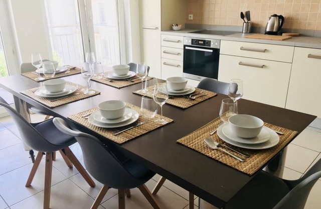 Large Art Deco Flat 100m2 in City Center - Parking