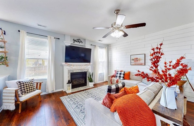Large Beautifully decorated Cozy Family Home - Pet Friendly - Near Charlotte