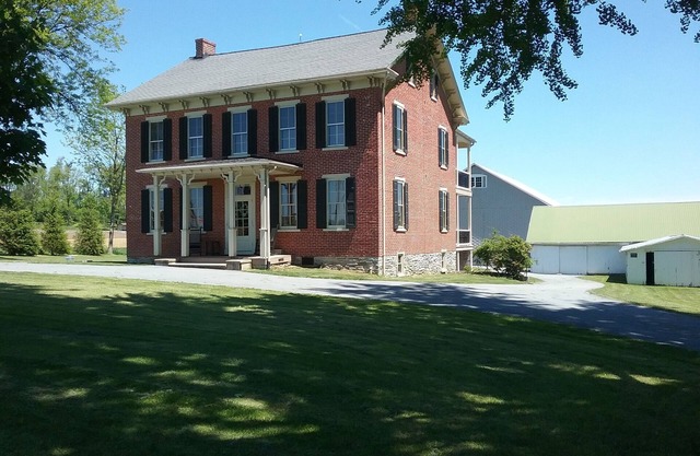 Large Brick Farmhouse located close to Lancaster County Attractions